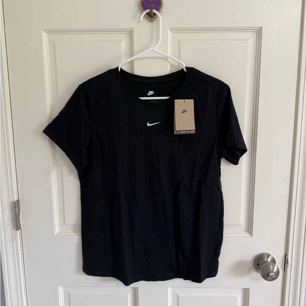 NWT Nike Women's Black Tee Sz S